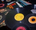 El vinilo no se rinde: la experiencia de escuchar música que resiste al streaming